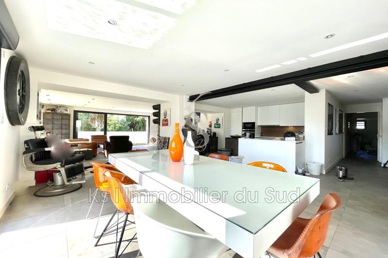 Villa - 297 m² - 9 pièces