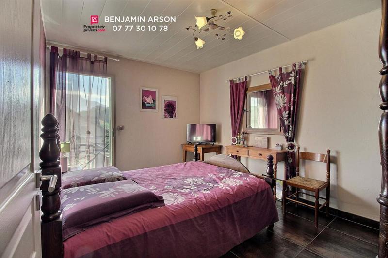 Maison - 177 m² - 8 pièces