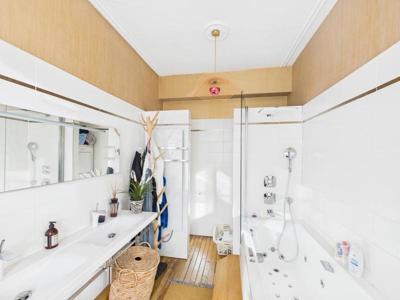 Appartement - 133 m² - 6 pièces