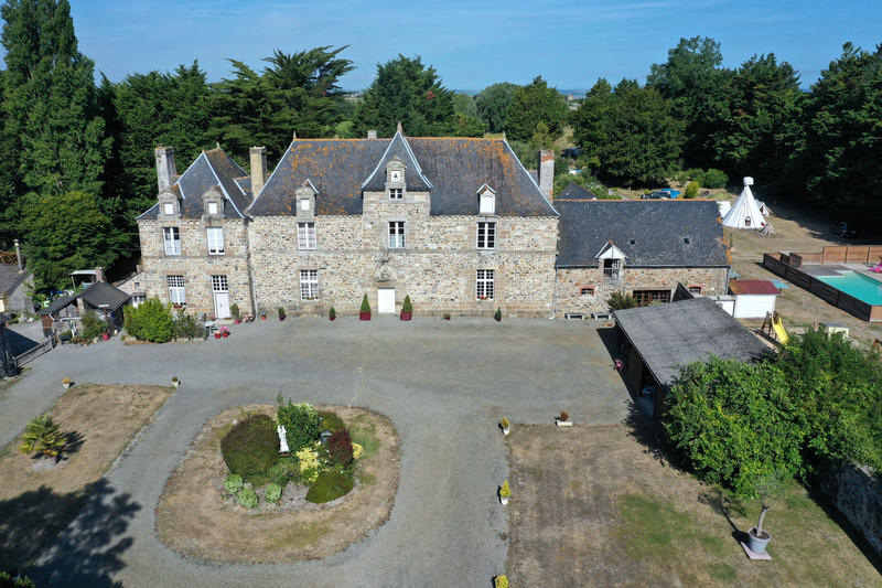 Château - 1 500 m² - 20 pièces