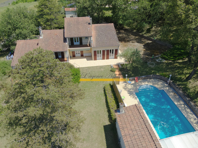 Maison - 285 m² - 9 pièces