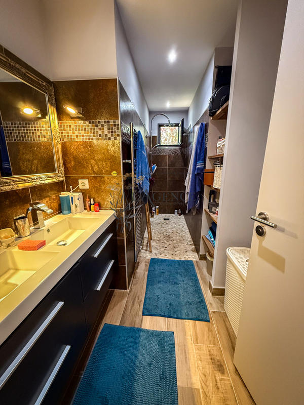 Maison - 215 m² - 8 pièces