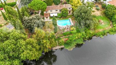 Maison en pierre - 282 m² - 9 pièces