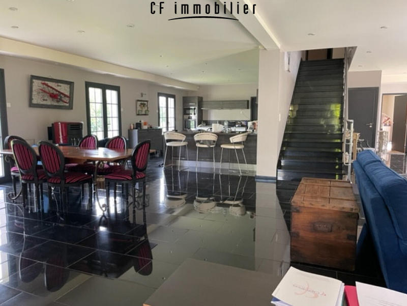Maison - 318 m² - 7 pièces