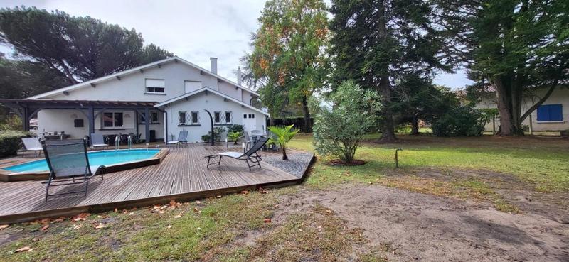 Maison - 198 m² - 8 pièces