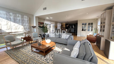 Maison - 180 m² - 6 pièces