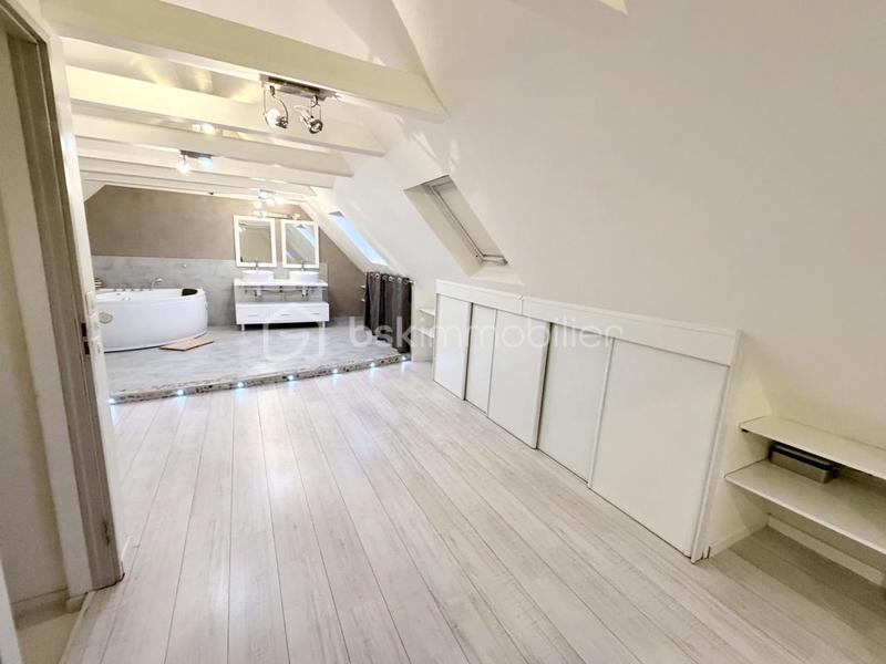 Maison - 147 m² - 6 pièces