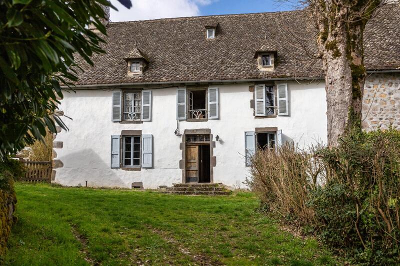 Maison ancienne - 210 m² - 6 pièces