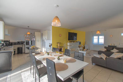 Maison - 92 m² - 5 pièces