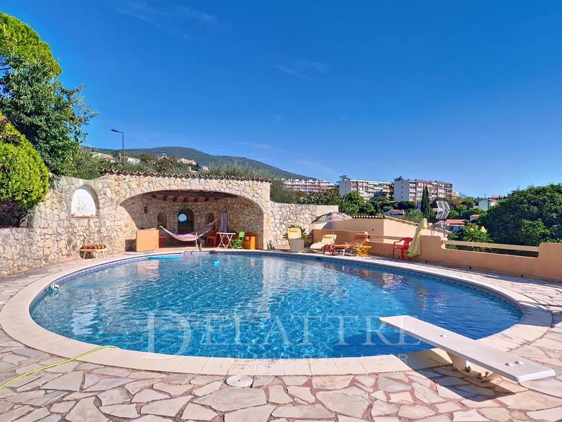 Maison - 192 m² - 7 pièces