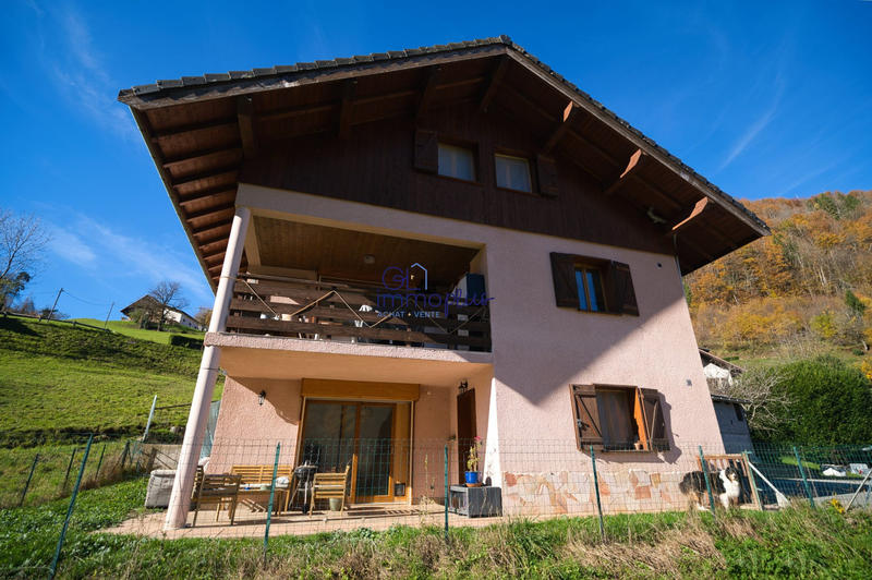 Maison traditionnelle - 202 m² - 8 pièces