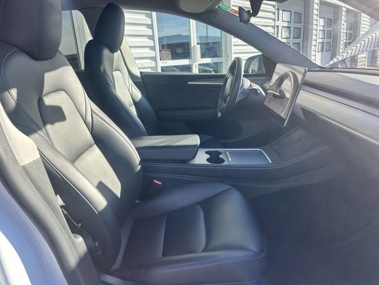 Tesla Model y Standard Rwd