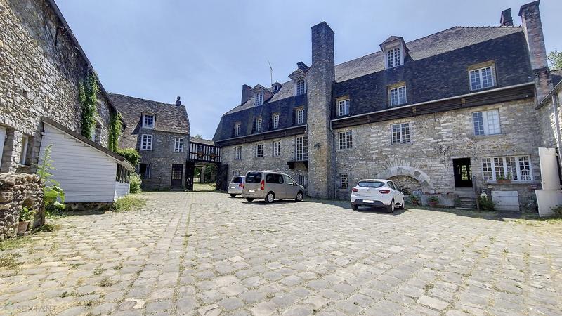 Propriété - 1 004 m² - 28 pièces