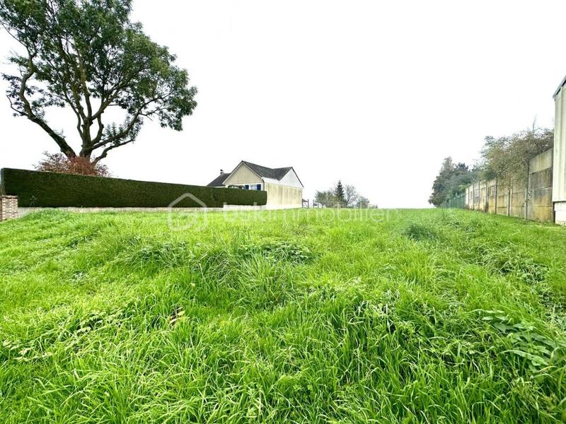 Terrain constructible - 1 704 m²