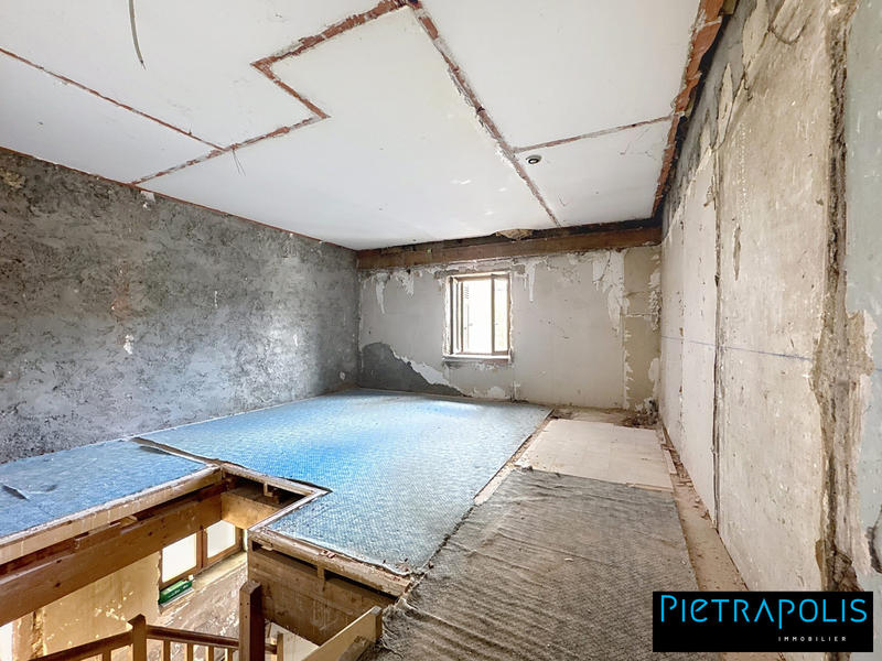 Maison ancienne - 160 m² - 3 pièces