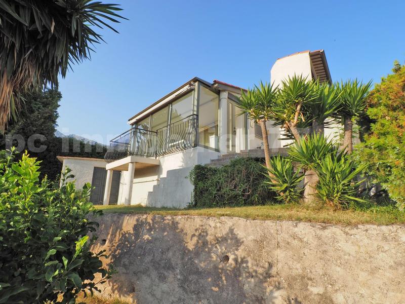 Villa - 200 m² - 6 pièces