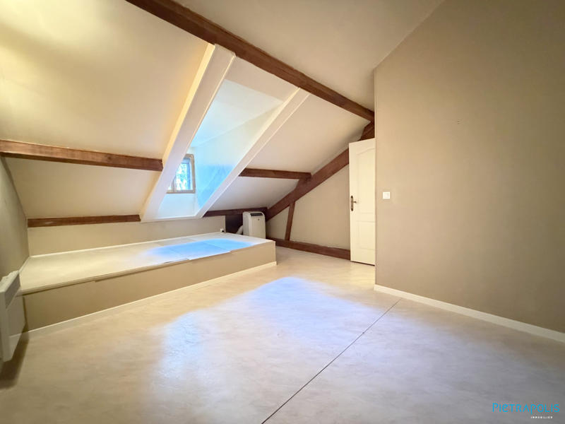 Maison traditionnelle - 192 m² - 7 pièces