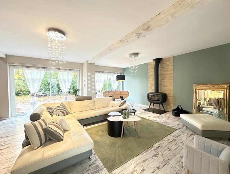 Maison - 335 m² - 8 pièces