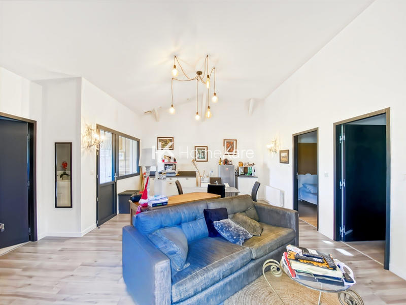 Maison - 300 m² - 8 pièces