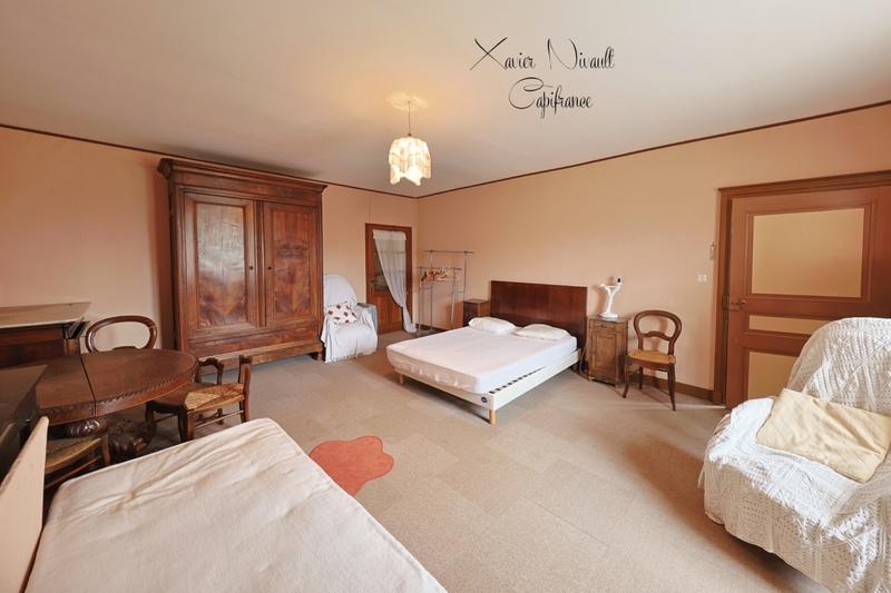 Maison - 261 m² - 6 pièces