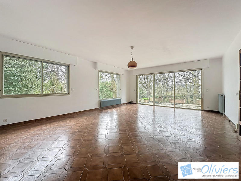 Maison traditionnelle - 375 m² - 9 pièces