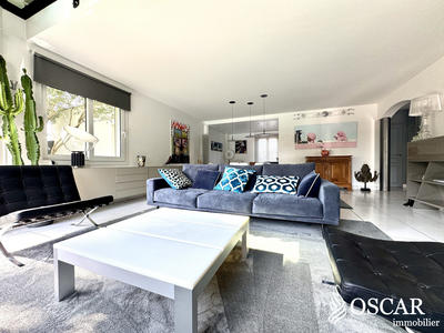 Maison - 201 m² - 7 pièces