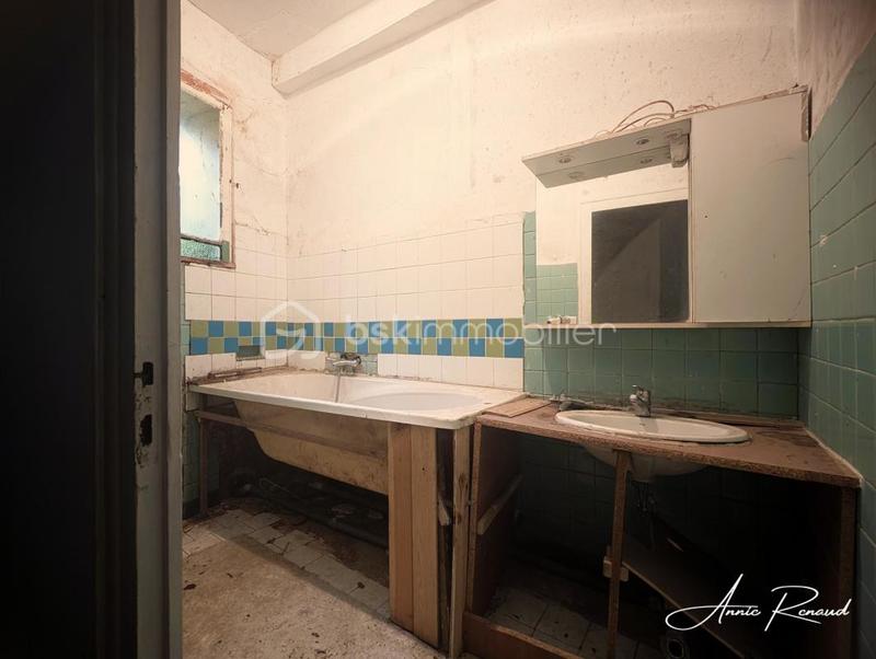 Maison - 240 m² - 7 pièces