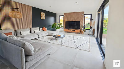 Maison - 216 m² - 8 pièces