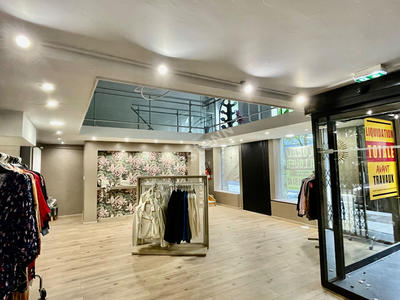 Local commercial - 153 m²