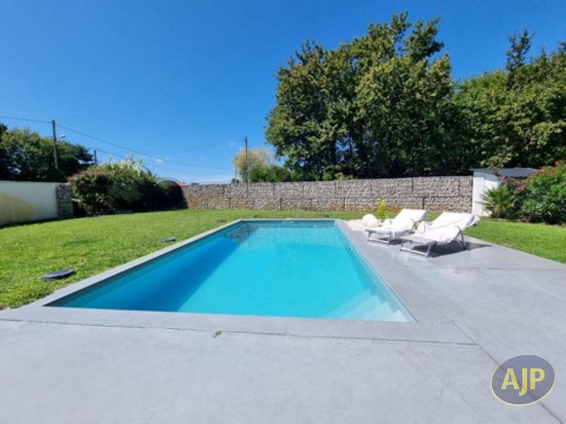 Maison - 140 m² - 5 pièces