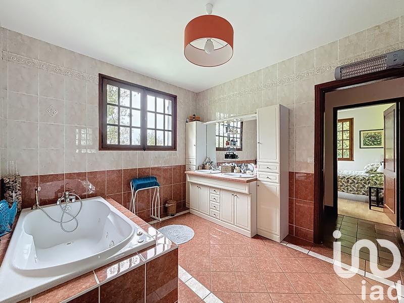 Maison - 250 m² - 9 pièces