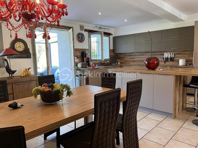 Maison en pierre - 280 m² - 9 pièces