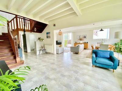 Maison - 196 m² - 7 pièces