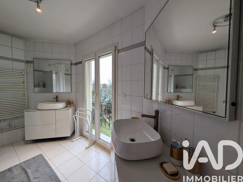 Maison - 329 m² - 7 pièces