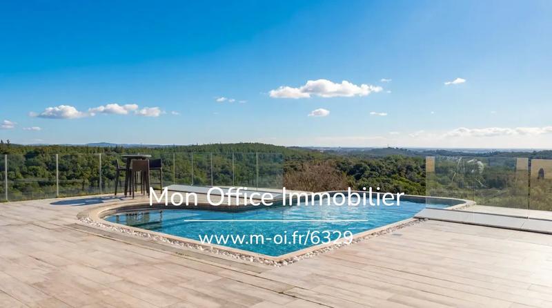 Propriété - 980 m² - 10 pièces