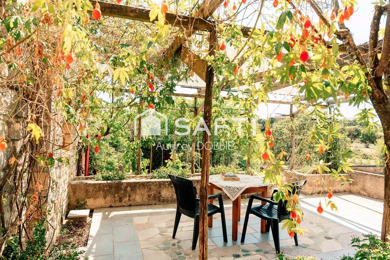 Maison - 228 m² - 8 pièces