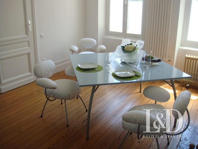 Maison - 235 m² - 8 pièces