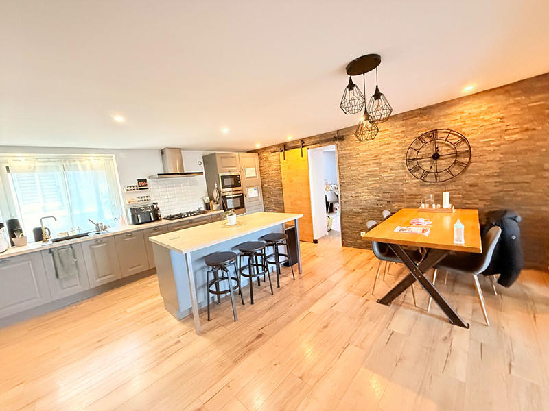 Maison - 194 m² - 7 pièces