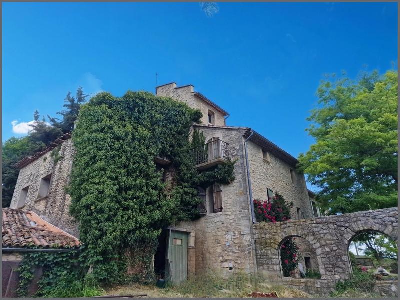 Maison - 800 m² - 32 pièces