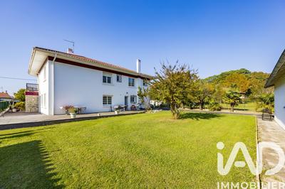 Maison - 200 m² - 7 pièces