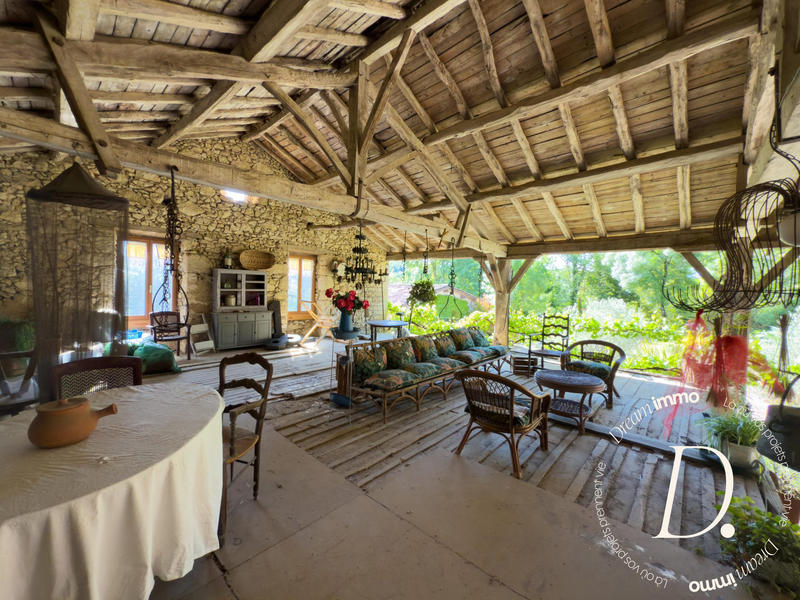 Maison - 260 m² - 7 pièces