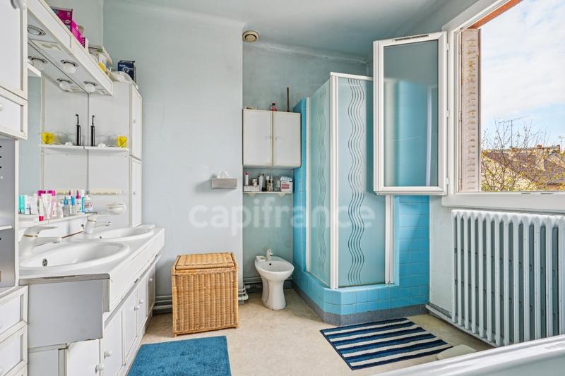 Maison - 188 m² - 9 pièces