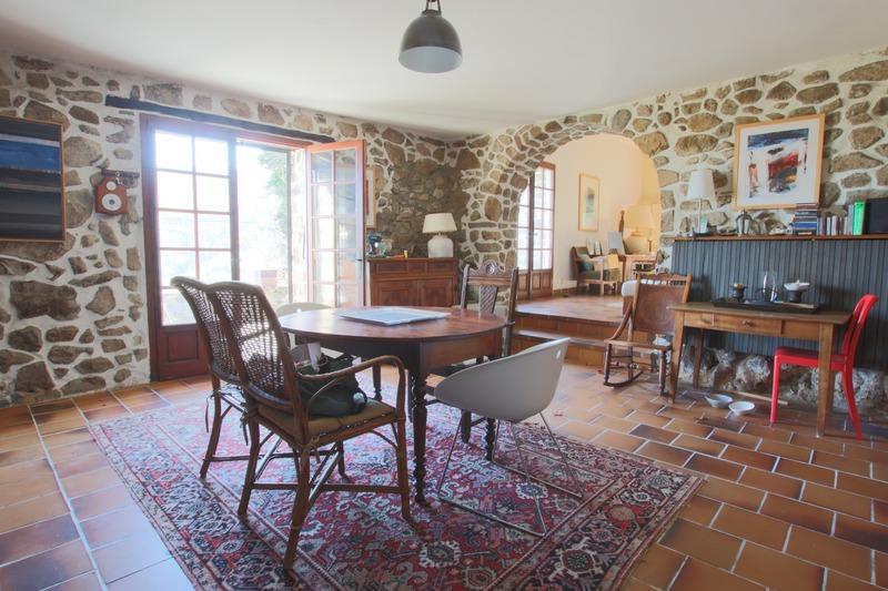 Maison - 240 m² - 6 pièces