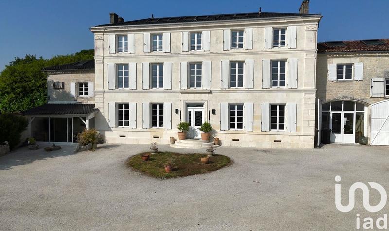 Maison - 940 m² - 23 pièces