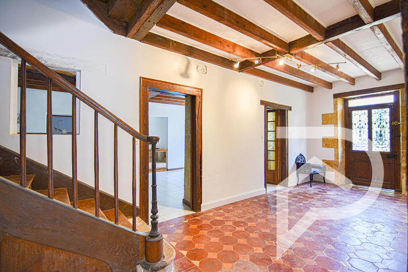 Maison - 240 m² - 6 pièces