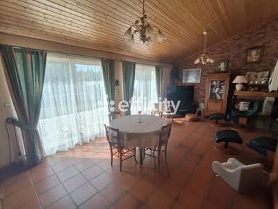 Maison - 211 m² - 6 pièces