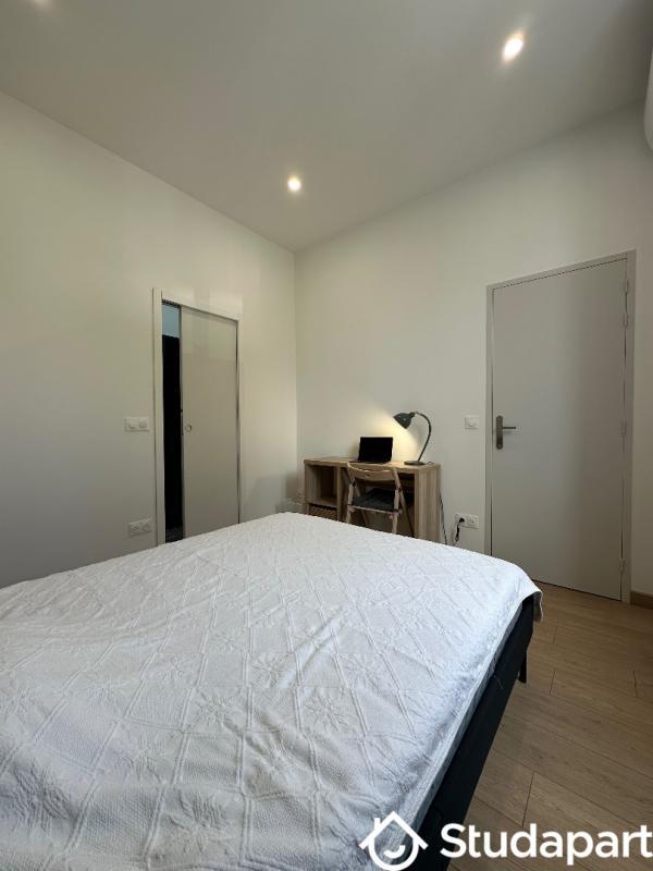 Chambre - 11 m² - 1 pièce