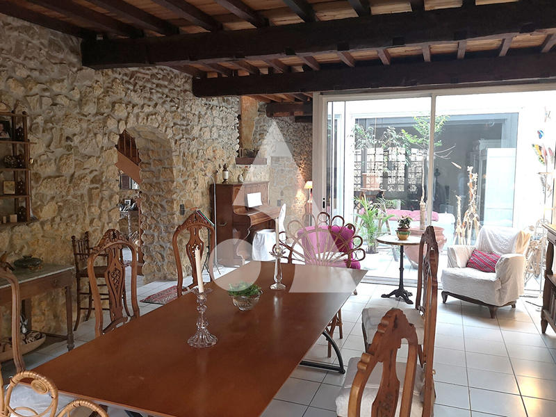 Maison - 260 m² - 7 pièces