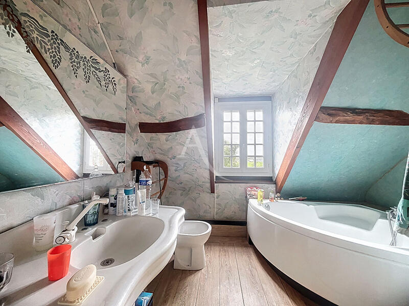 Maison - 218 m² - 8 pièces