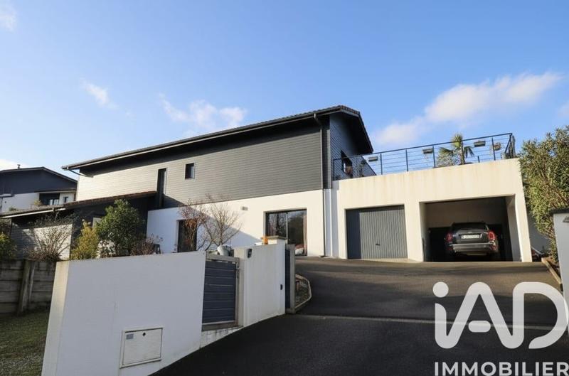 Maison - 215 m² - 6 pièces